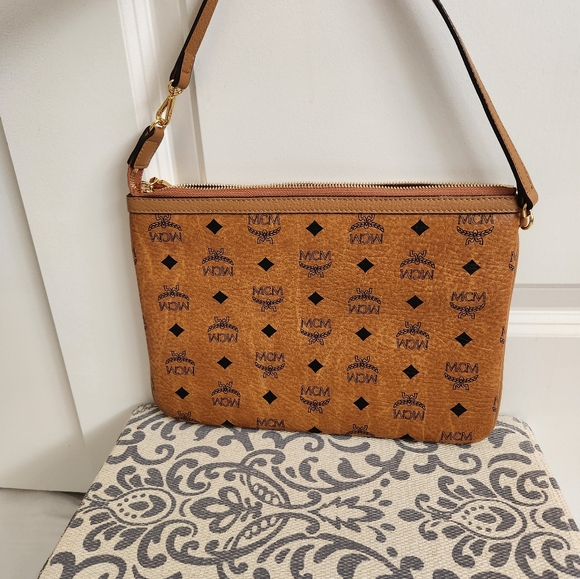 MCM Visetos Liz Shopper Tote Pouch Cognac - Picture 3 of 9